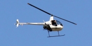 Tcnicos investigam um acidente com helicptero em vinhedo no interior de So Paulo